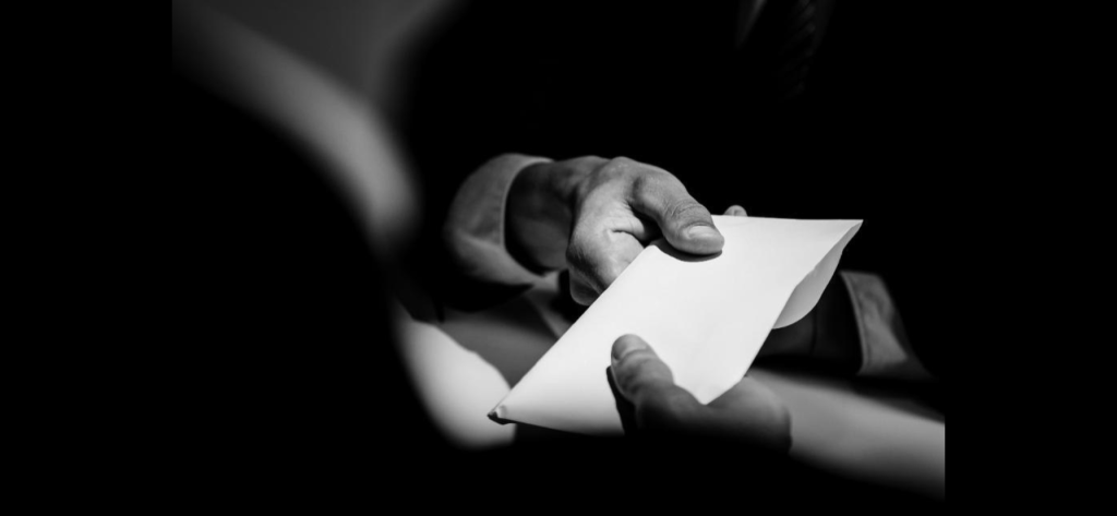 D’ALE PAPAGALULUI. Despre falsa temă a luptei cu&nbsp;corupția