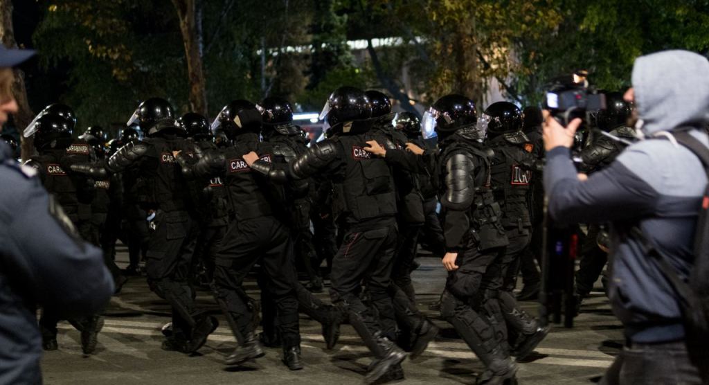 Contraprotestul idioților utili, care justifică&nbsp;abuzul