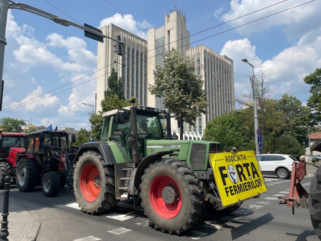 „Forța fermierilor” versus „forța guvernanților”. Sau cum se distrează și trag sfori cei care decid, pe seama celor care lucrează&nbsp;pământul