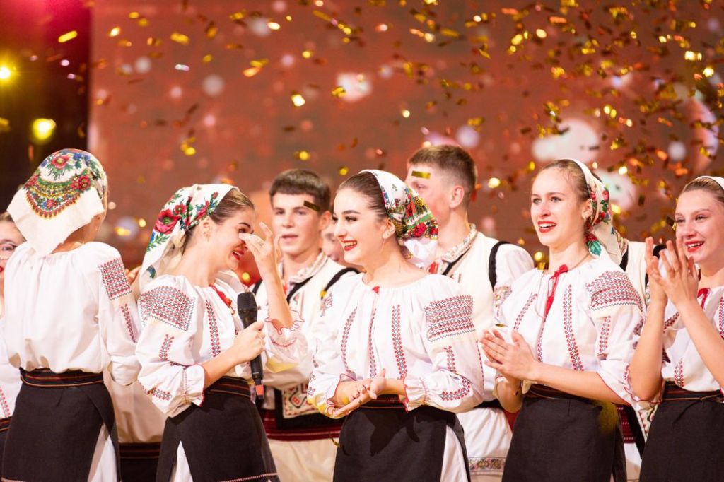 Românii de la est de Prut au talent… Dar mai au și un stat-căpușă, care le suge seva și le omoară&nbsp;viitorul